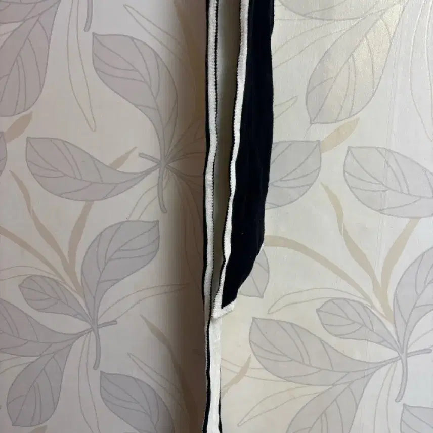 [BUNJANG] ELLE Knit Scarf / ELLE 엘르 블랙/화이트 니트 머플러