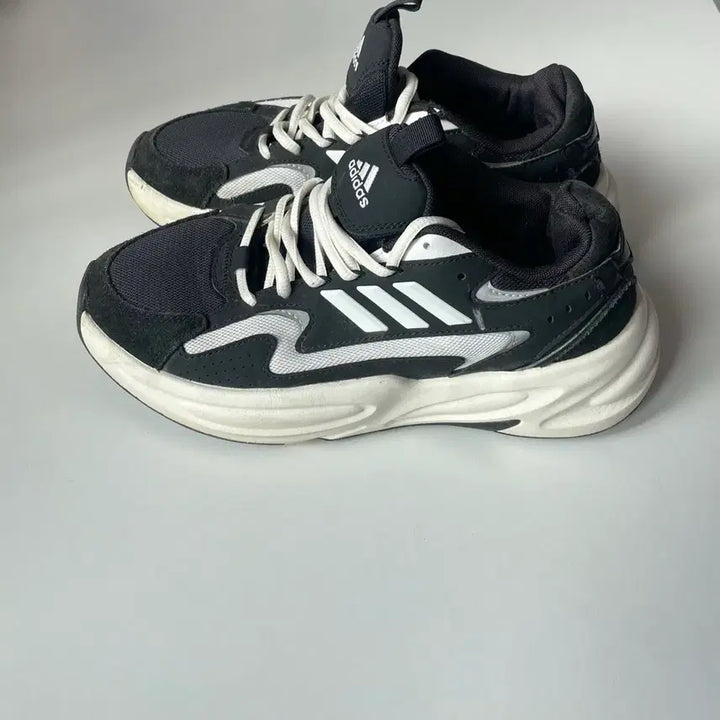 [BUNJANG] Adidas Black White Sneakers / [235] 아디다스 블랙화이트 사이즈235 운동화235 11/24년