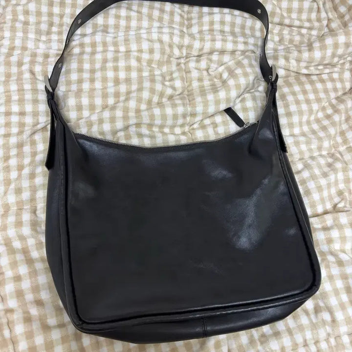 [BUNJANG] Belted Ridge Backpack Black Crossbody Bag / 여밈 벨티드 릿지백 블랙 보부상 가방 노트북 크로스백