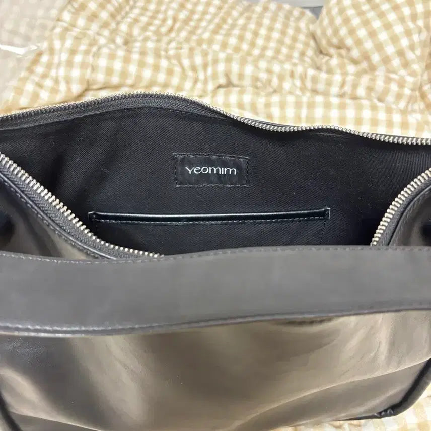 [BUNJANG] Belted Ridge Backpack Black Crossbody Bag / 여밈 벨티드 릿지백 블랙 보부상 가방 노트북 크로스백