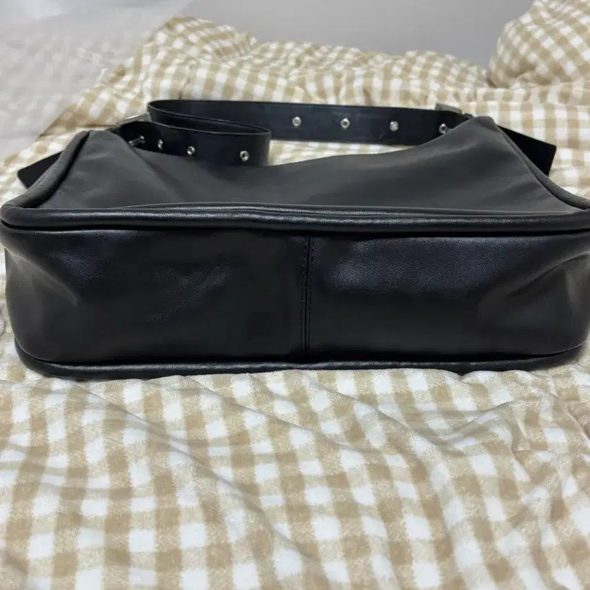 [BUNJANG] Belted Ridge Backpack Black Crossbody Bag / 여밈 벨티드 릿지백 블랙 보부상 가방 노트북 크로스백