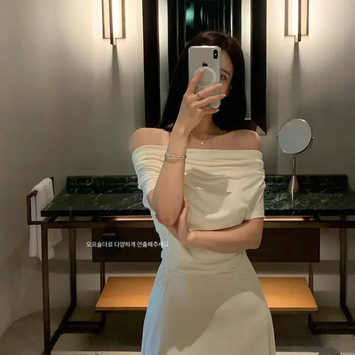 [BUNJANG] Deomanong Moe Off-Shoulder Shirred Long Dress / 더마농 모에 오프숄더 셔링 롱 원피스