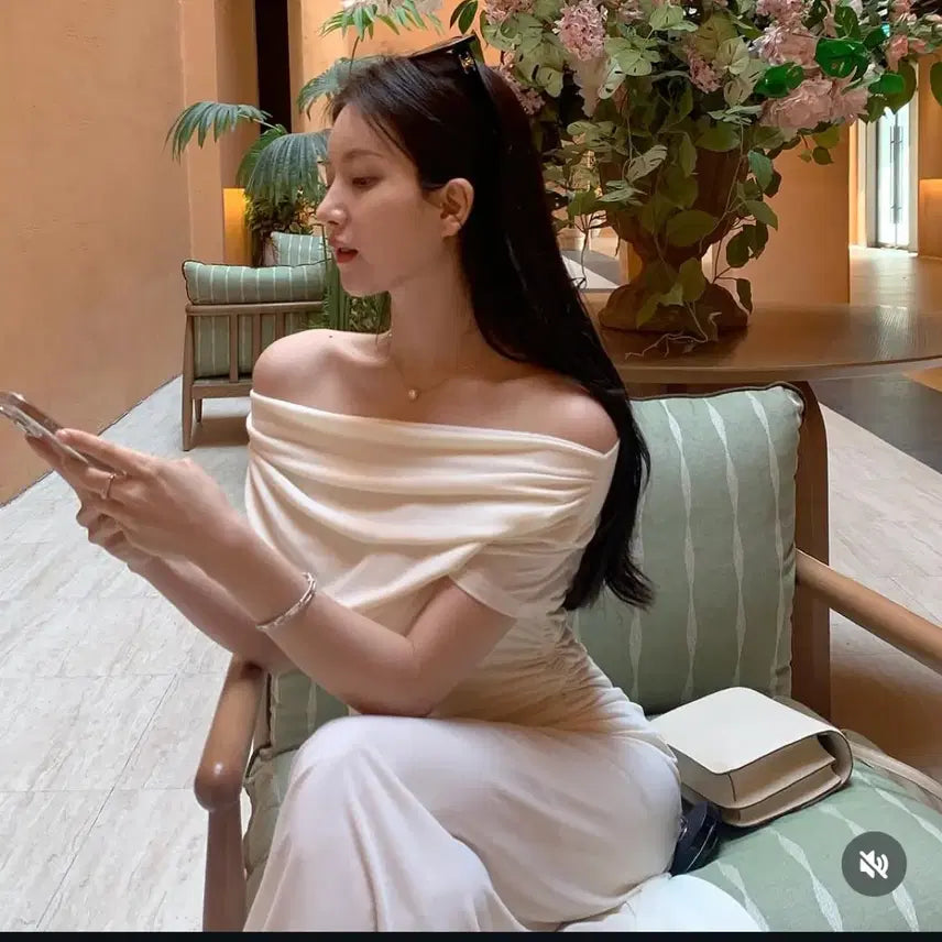 [BUNJANG] Deomanong Moe Off-Shoulder Shirred Long Dress / 더마농 모에 오프숄더 셔링 롱 원피스