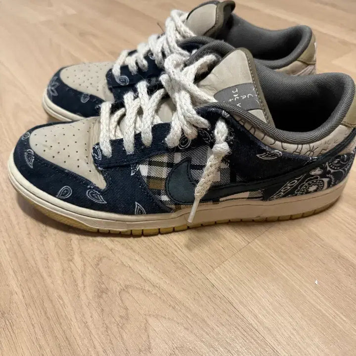 [BUNJANG] Nike Travis Scott SB Dunk Low 275 Sneakers / 나이키 트레비스 스캇 sb 덩크 로우 275
