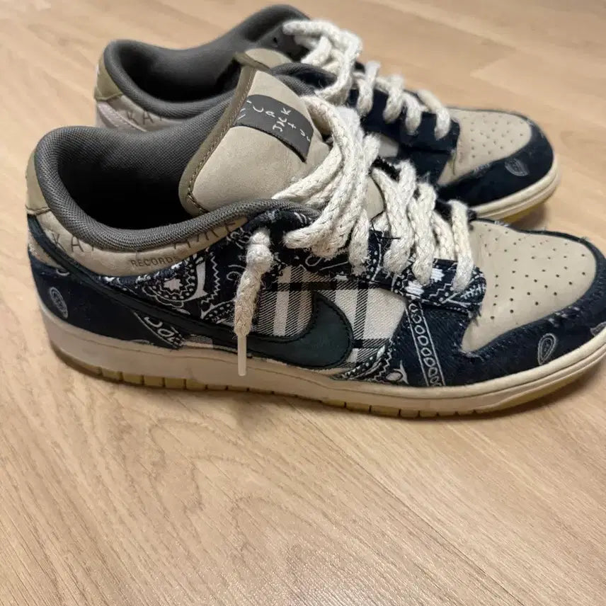 [BUNJANG] Nike Travis Scott SB Dunk Low 275 Sneakers / 나이키 트레비스 스캇 sb 덩크 로우 275