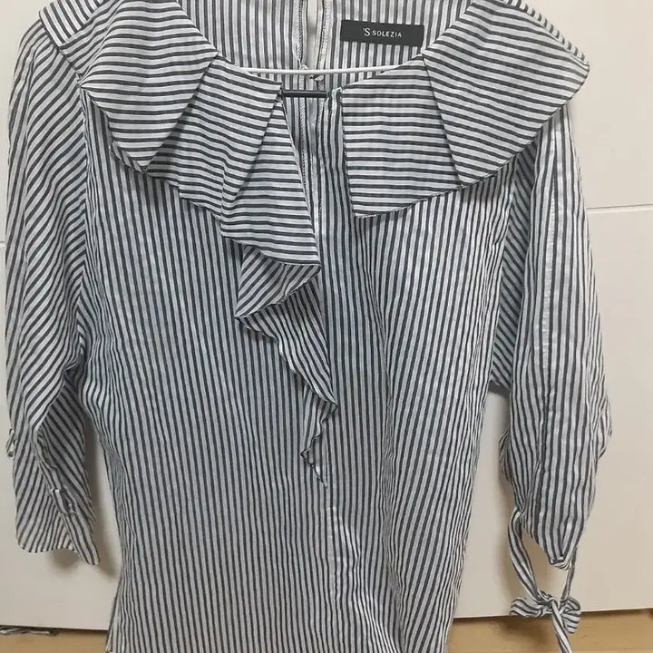 [BUNJANG] Solezia Striped Blouse / 샤랄라 여리여리 우리오빠 청순 프린세스는 나 솔레지아  스트라이프 블라우