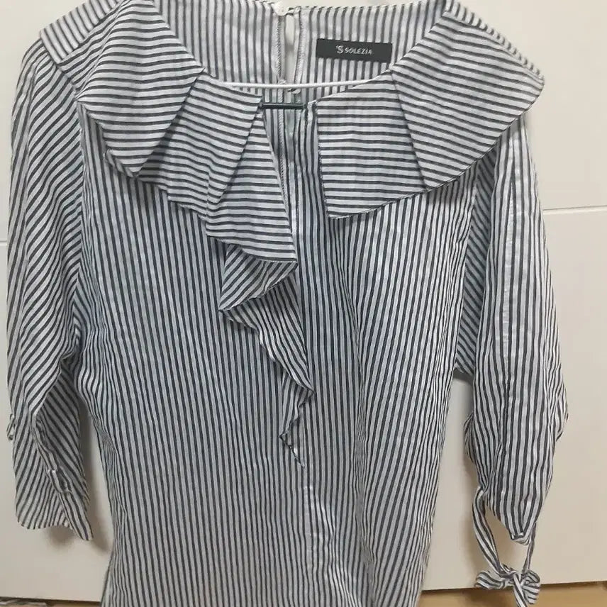 [BUNJANG] Solezia Striped Blouse / 샤랄라 여리여리 우리오빠 청순 프린세스는 나 솔레지아  스트라이프 블라우