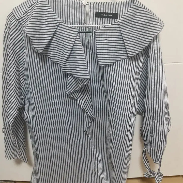 [BUNJANG] Solezia Striped Blouse / 샤랄라 여리여리 우리오빠 청순 프린세스는 나 솔레지아  스트라이프 블라우