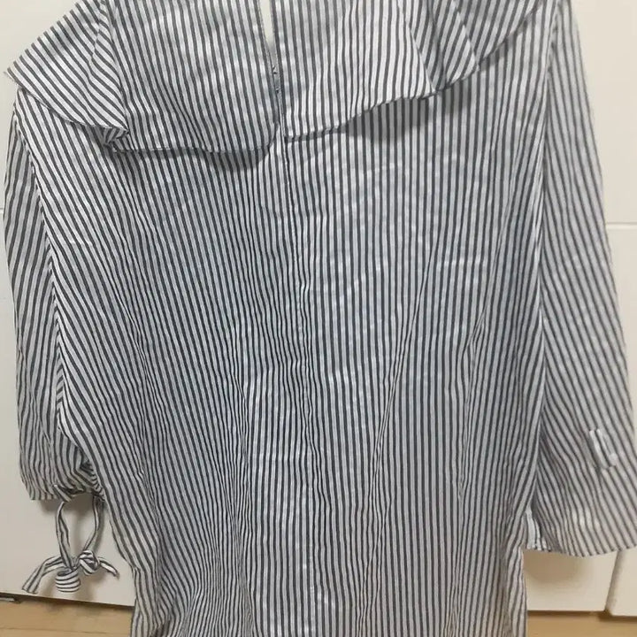 [BUNJANG] Solezia Striped Blouse / 샤랄라 여리여리 우리오빠 청순 프린세스는 나 솔레지아  스트라이프 블라우