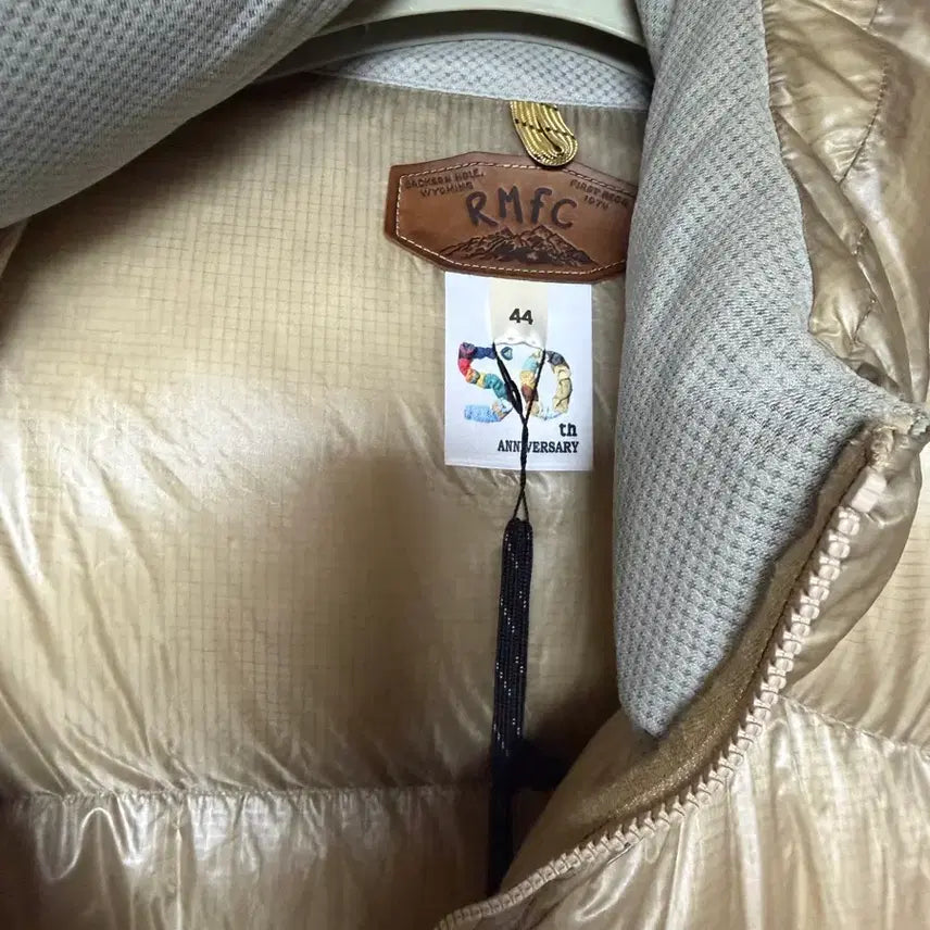 [BUNJANG] Rocky Mountain Beige Down Jacket Size 44 / 록키마운틴 ns 다운 베이지 44사이즈 팝니다