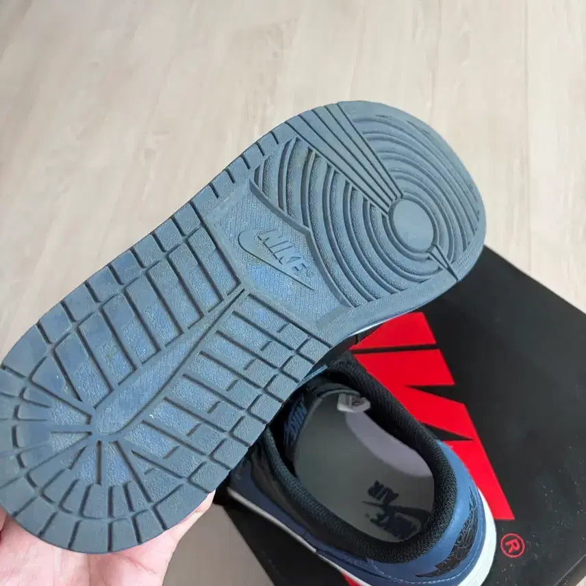 [BUNJANG] Jordan 1 Retro Low OG Mystic Navy 285 / 조던 1 레트로 로우 OG 미스틱 네이비 285