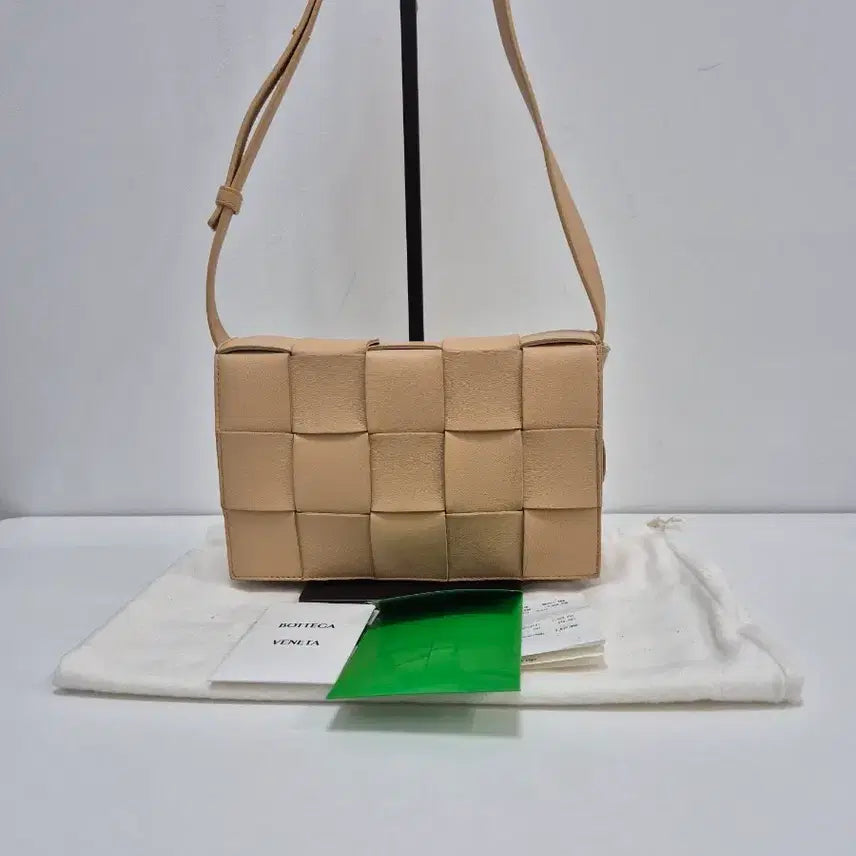 [BUNJANG] Bottega Veneta Camera Small Shoulder Bag / 보테가보네타 카메라스몰 숄더백 57800