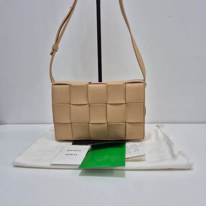 [BUNJANG] Bottega Veneta Camera Small Shoulder Bag / 보테가보네타 카메라스몰 숄더백 57800