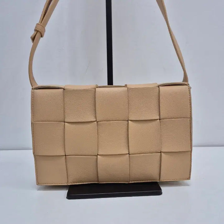 [BUNJANG] Bottega Veneta Camera Small Shoulder Bag / 보테가보네타 카메라스몰 숄더백 57800