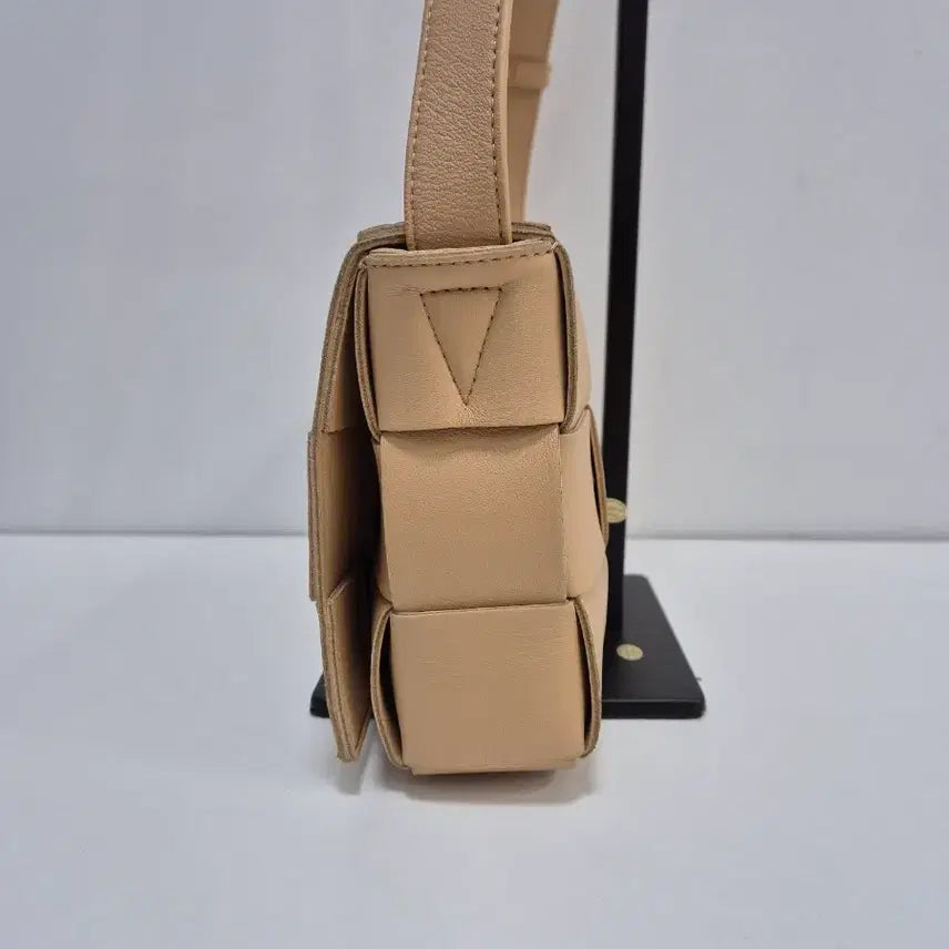 [BUNJANG] Bottega Veneta Camera Small Shoulder Bag / 보테가보네타 카메라스몰 숄더백 57800