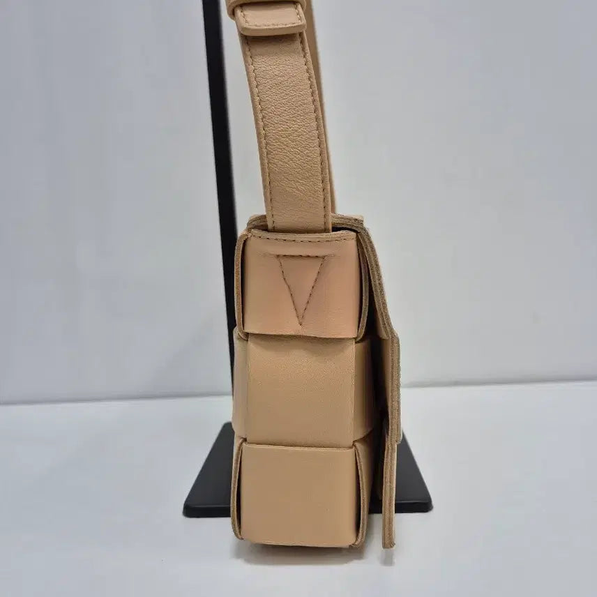 [BUNJANG] Bottega Veneta Camera Small Shoulder Bag / 보테가보네타 카메라스몰 숄더백 57800