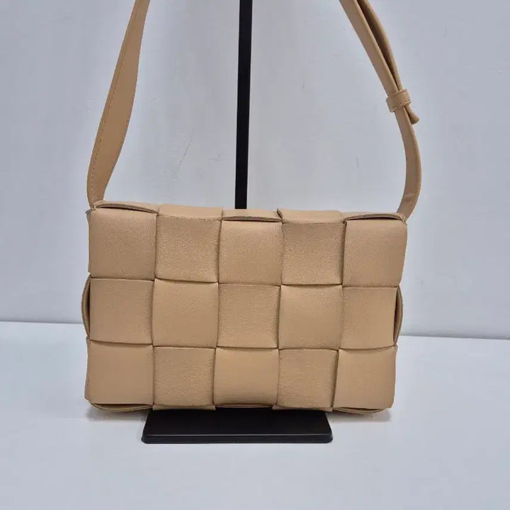 [BUNJANG] Bottega Veneta Camera Small Shoulder Bag / 보테가보네타 카메라스몰 숄더백 57800