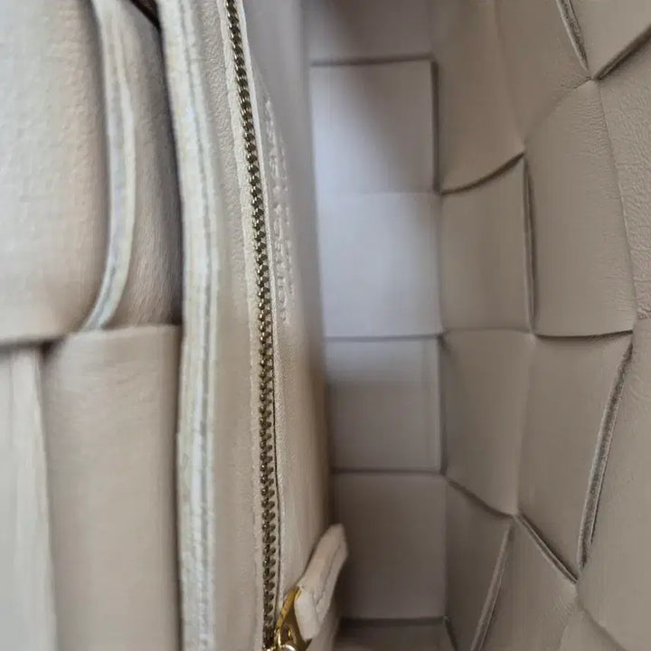 [BUNJANG] Bottega Veneta Camera Small Shoulder Bag / 보테가보네타 카메라스몰 숄더백 57800