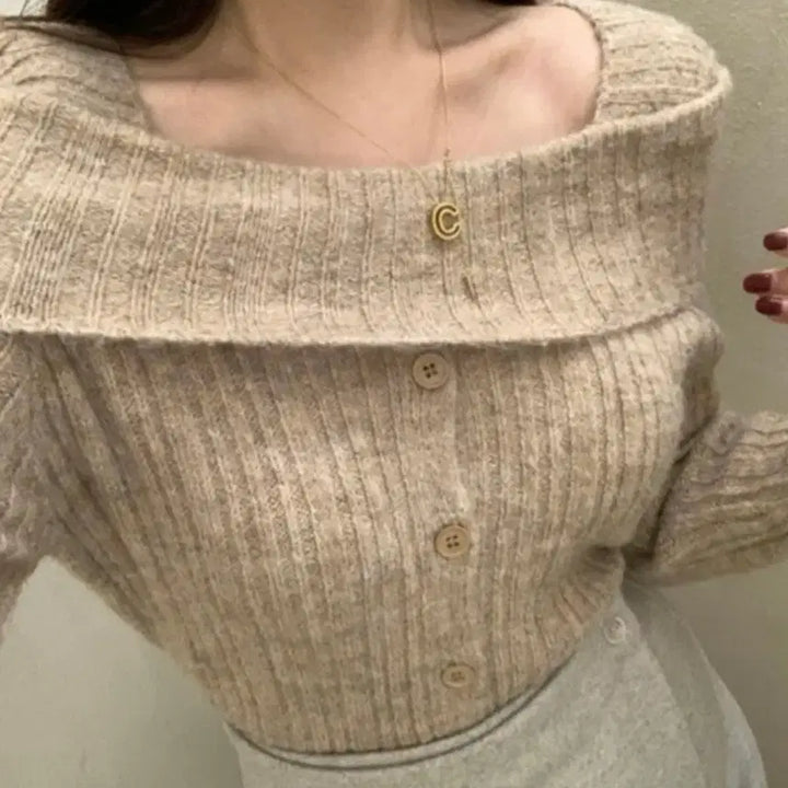 [BUNJANG] Off-Shoulder Ribbed Knit Sweater / 시착 새제품 오프숄더 단추 골지 니트