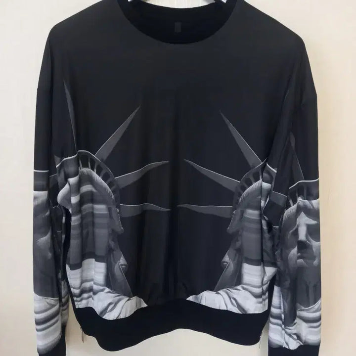 [BUNJANG] Neil Barrett Statue of Liberty Sweatshirt / 닐바렛 자유의여신상 맨투맨 100