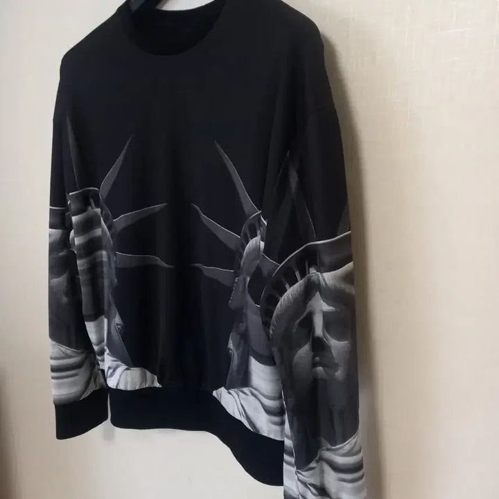 [BUNJANG] Neil Barrett Statue of Liberty Sweatshirt / 닐바렛 자유의여신상 맨투맨 100