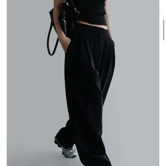 [SOLD OUT] *새상품* LAROOM 라룸 자체제작 콜드팬츠 short버전 블랙 M