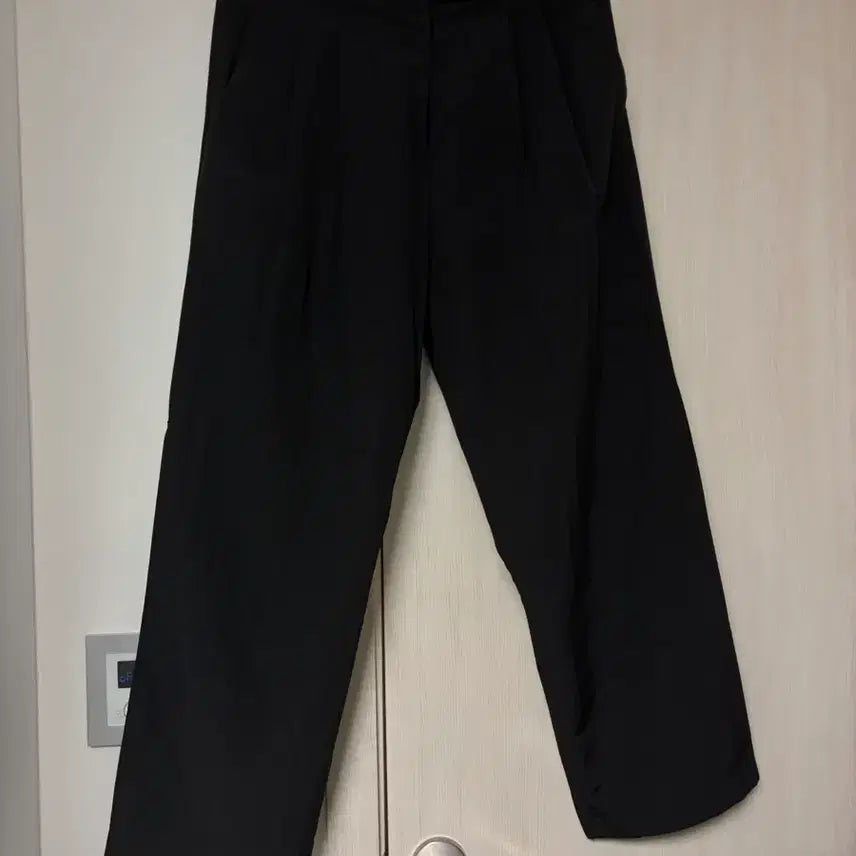 [SOLD OUT] *새상품* LAROOM 라룸 자체제작 콜드팬츠 short버전 블랙 M