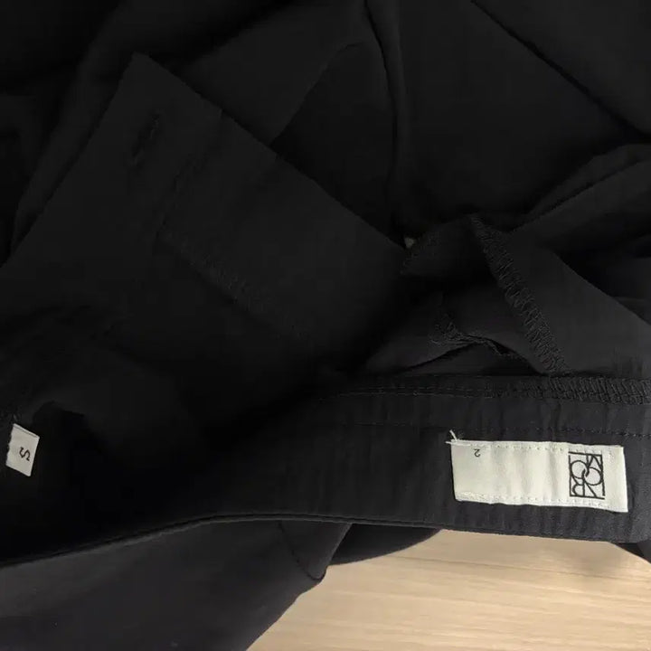[SOLD OUT] *새상품* LAROOM 라룸 자체제작 콜드팬츠 short버전 블랙 M