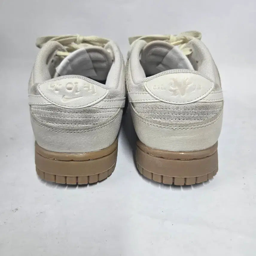 [BUNJANG] Nike Dunk Low Suede Beige Sneakers / 나이키 덩크 로우 스웨이드 베이지245