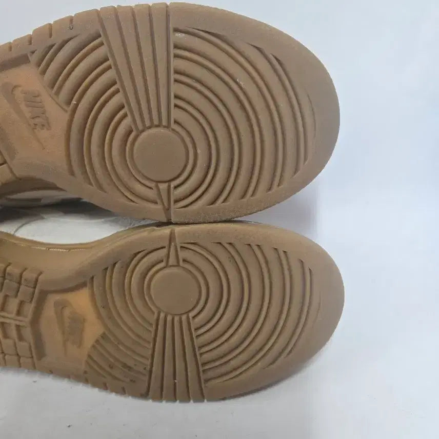 [BUNJANG] Nike Dunk Low Suede Beige Sneakers / 나이키 덩크 로우 스웨이드 베이지245