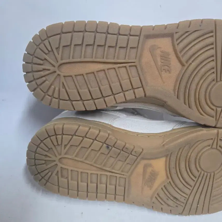 [BUNJANG] Nike Dunk Low Suede Beige Sneakers / 나이키 덩크 로우 스웨이드 베이지245