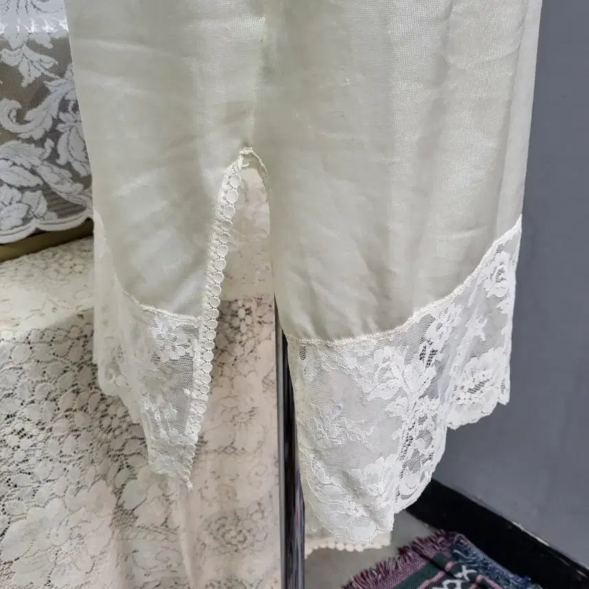 [BUNJANG] Hagumi Hime Ivory Lace Slip Skirt / 아이보리 레이스 슬립 스커트 하구미 히메 빈티지