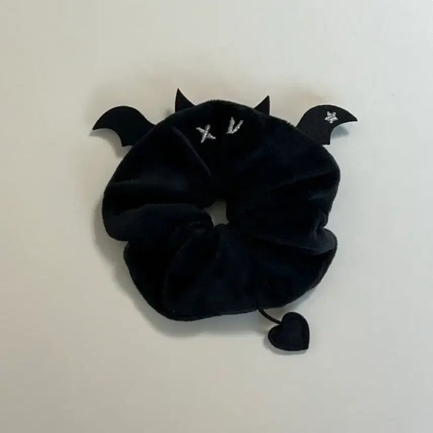 [BUNJANG] Xdinary Heroes Lip and Fold MD Scrunchie / 엑디즈 립앤폴MD 스크런치