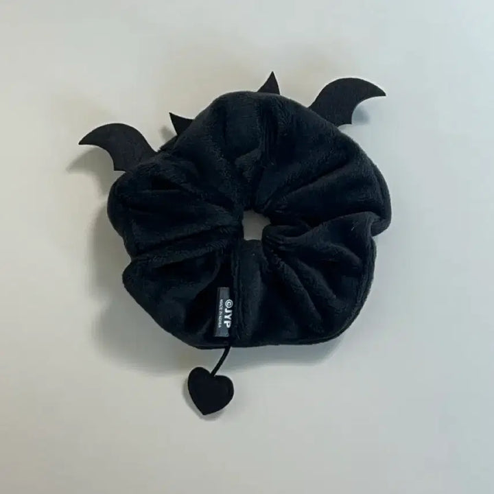 [BUNJANG] Xdinary Heroes Lip and Fold MD Scrunchie / 엑디즈 립앤폴MD 스크런치