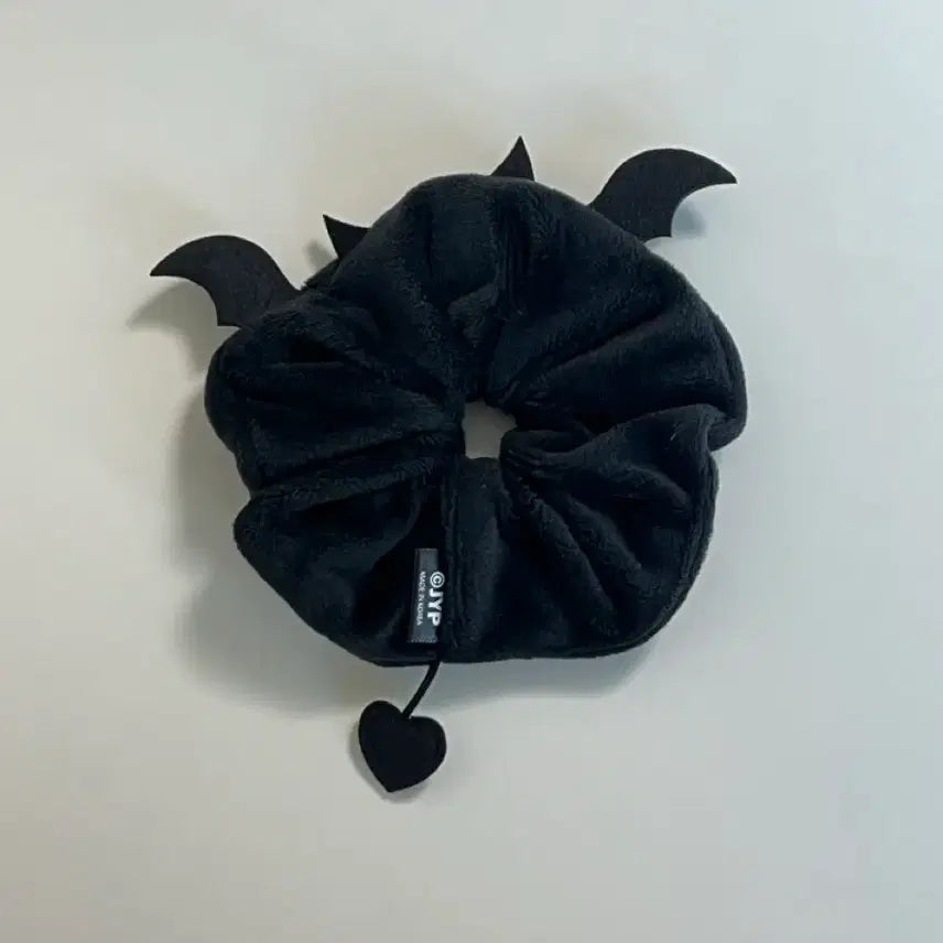 [BUNJANG] Xdinary Heroes Lip and Fold MD Scrunchie / 엑디즈 립앤폴MD 스크런치