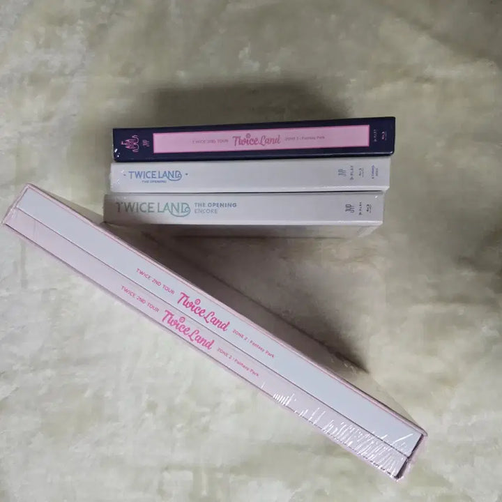 [BUNJANG] Twice Concert DVD/Blu-ray Bundle Set / 미개봉 트와이스 콘서트 dvd, 블루레이 4권 모음 일괄판매(twice)