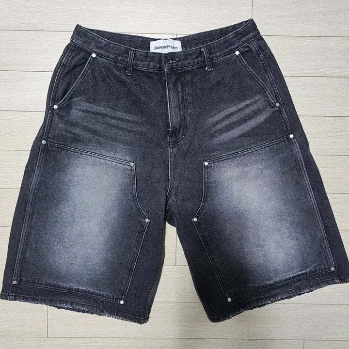 [BUNJANG] UMANT Bermuda Pants (L Size) / 유먼트 더블니 버뮤다 팬츠 (L사이즈)