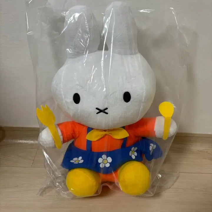 [BUNJANG] Miffy Overall Flower Fork Doll / 미피 멜빵 플라워 포크 인형