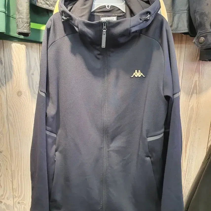 [SOLD OUT] 카파(Kappa) 골드 로고 기능성 후드 집업