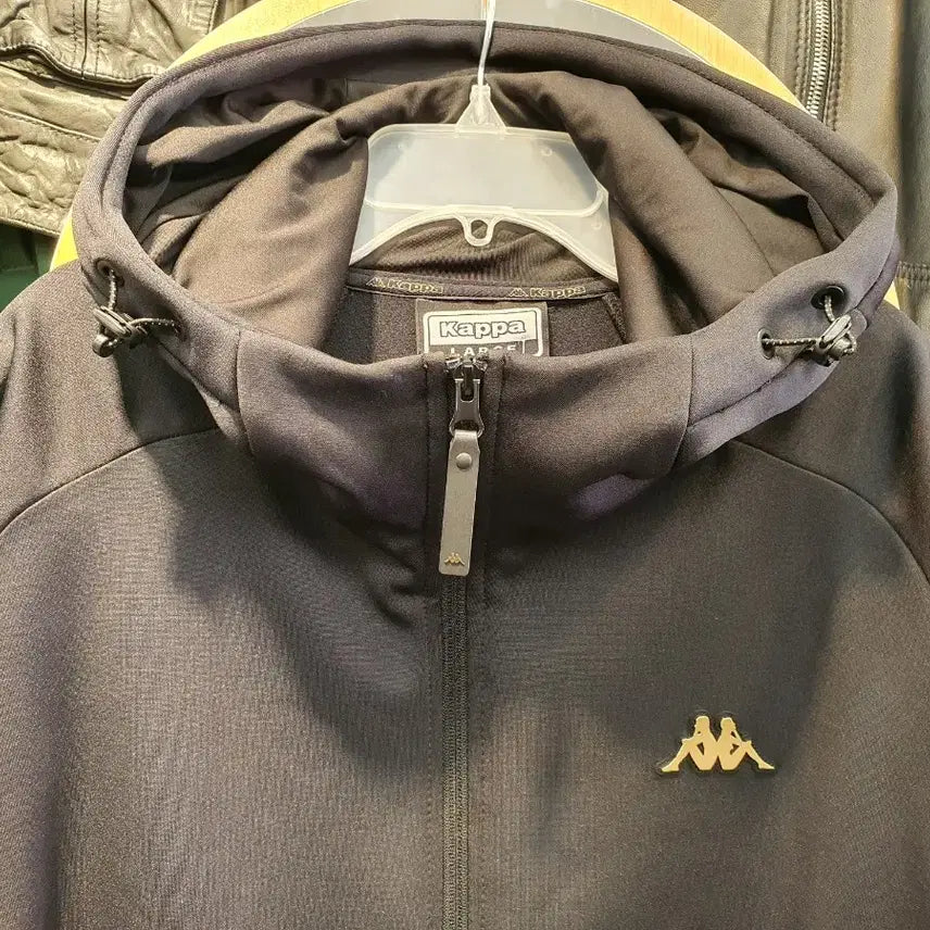 [SOLD OUT] 카파(Kappa) 골드 로고 기능성 후드 집업