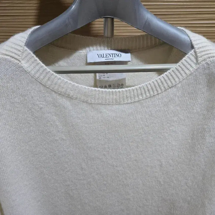 [BUNJANG] Valentino Cashmere Studded Pullover Knit / 발렌티노 캐시미어 스터드 풀오버 니트.