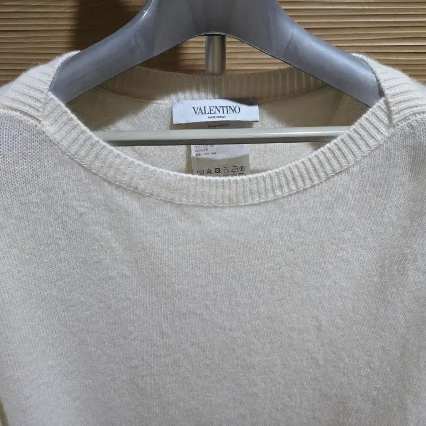 [BUNJANG] Valentino Cashmere Studded Pullover Knit / 발렌티노 캐시미어 스터드 풀오버 니트.