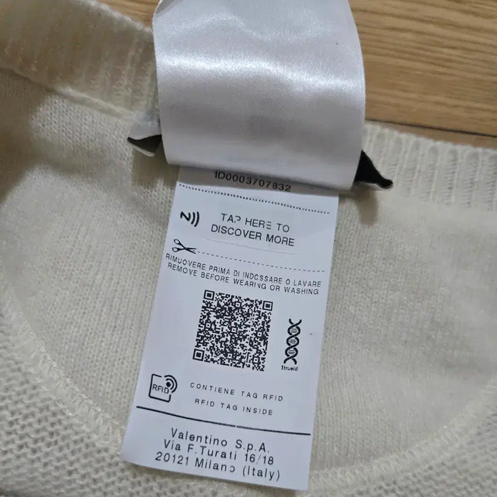 [BUNJANG] Valentino Cashmere Studded Pullover Knit / 발렌티노 캐시미어 스터드 풀오버 니트.