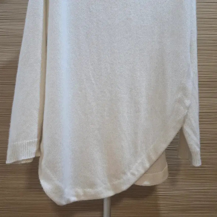 [BUNJANG] Valentino Cashmere Studded Pullover Knit / 발렌티노 캐시미어 스터드 풀오버 니트.