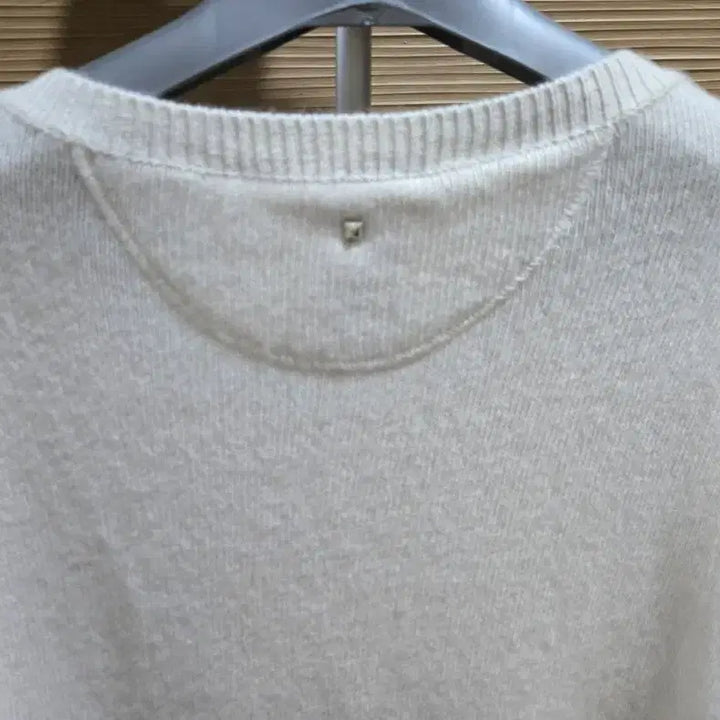 [BUNJANG] Valentino Cashmere Studded Pullover Knit / 발렌티노 캐시미어 스터드 풀오버 니트.