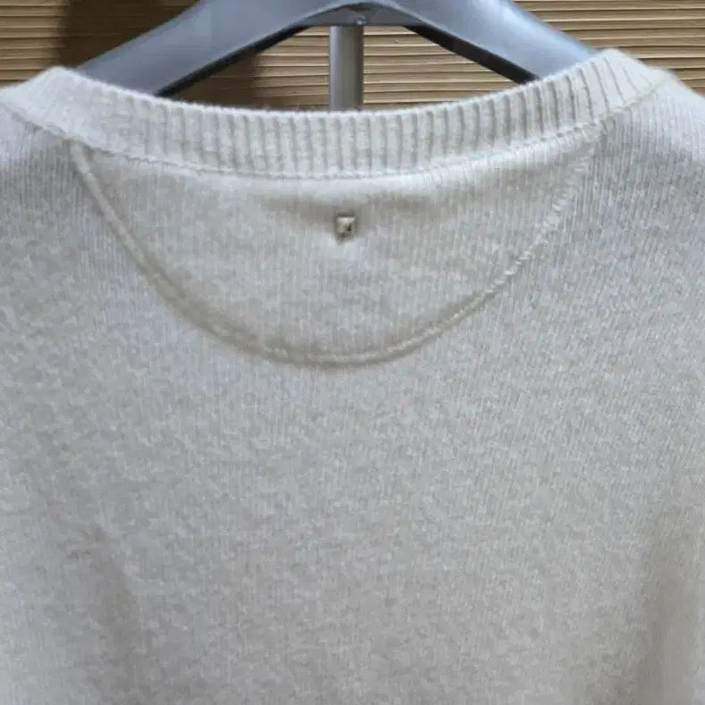 [BUNJANG] Valentino Cashmere Studded Pullover Knit / 발렌티노 캐시미어 스터드 풀오버 니트.