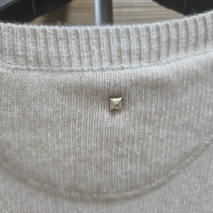 [BUNJANG] Valentino Cashmere Studded Pullover Knit / 발렌티노 캐시미어 스터드 풀오버 니트.