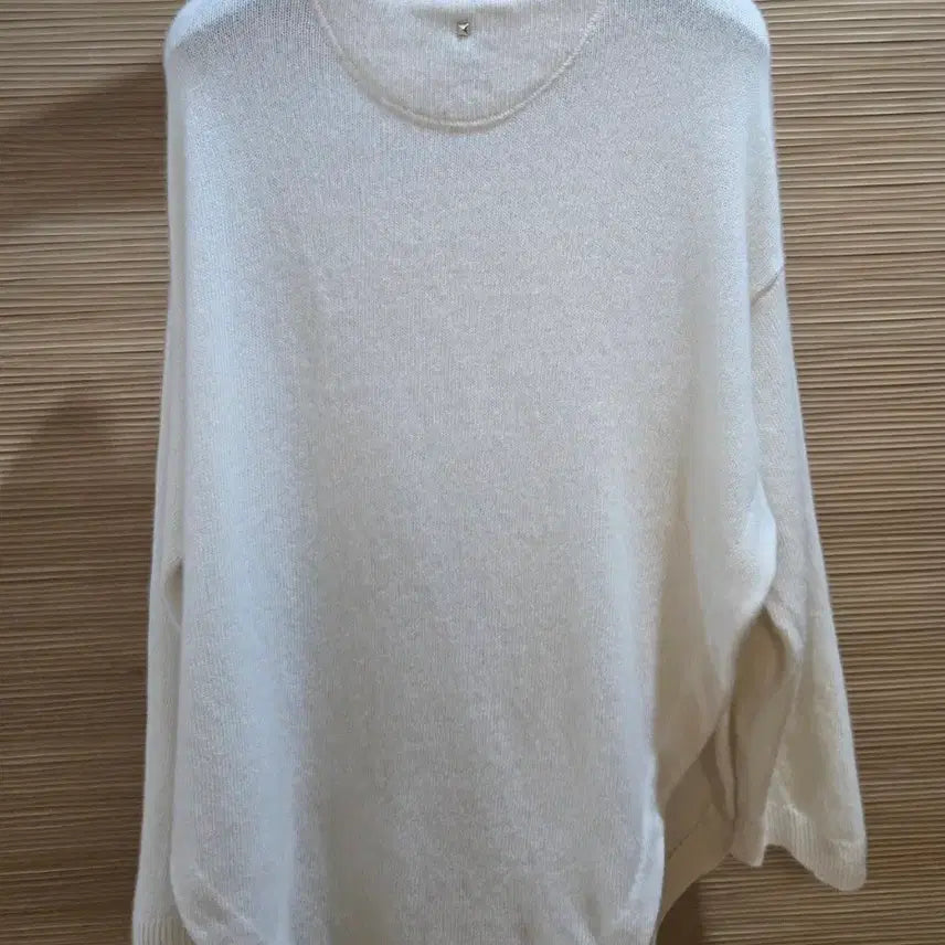 [BUNJANG] Valentino Cashmere Studded Pullover Knit / 발렌티노 캐시미어 스터드 풀오버 니트.