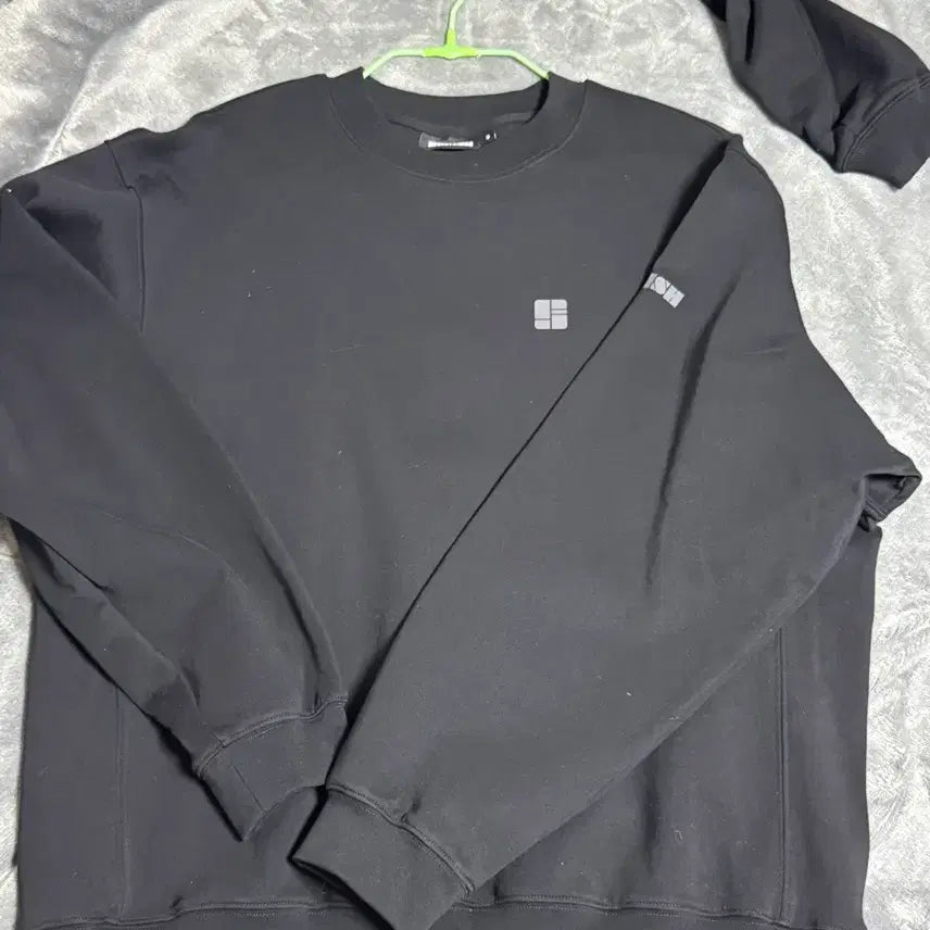 [BUNJANG] Herish Black Sweatshirt / 헤리쉬 블랙 검정 맨투맨 스웨트셔츠