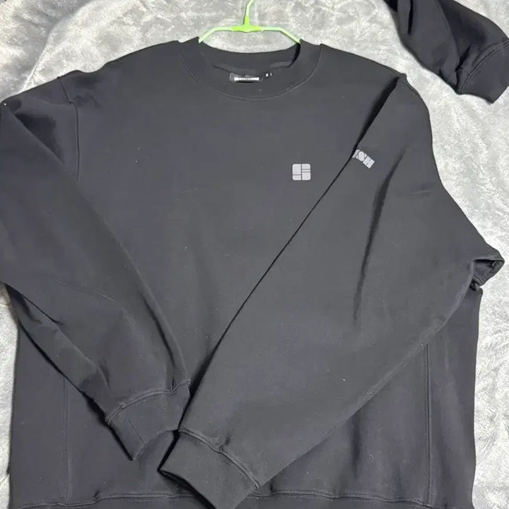 [BUNJANG] Herish Black Sweatshirt / 헤리쉬 블랙 검정 맨투맨 스웨트셔츠